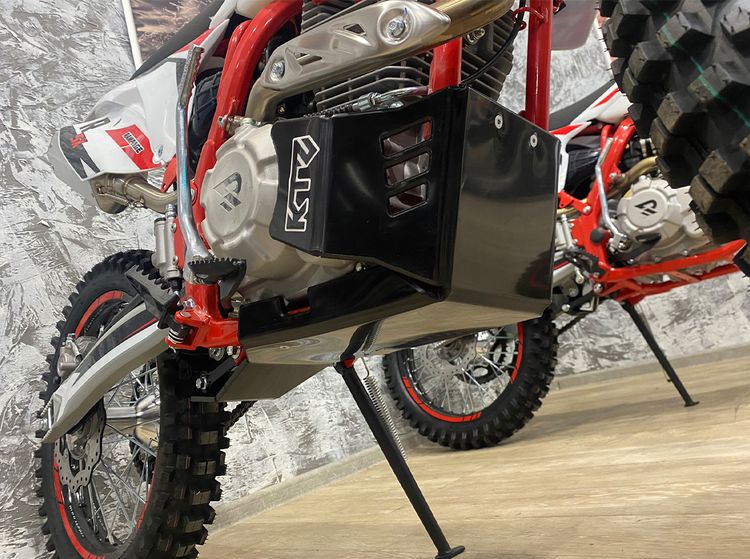 Защита картера и прогрессии мотоцикла Rockot R5X Rampage (4T ZS175FMM. б.вал) 2024