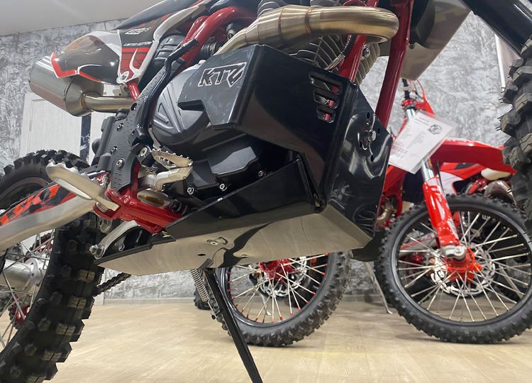 Защита картера и прогрессии Hasky F5 Racing (4T LX166FMM) 2025